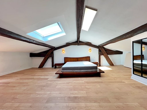 NIORT (HYPER CENTRE) - MAISON AVEC GARAGE - entièrement rénovée