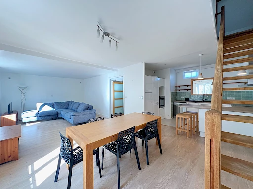 NIORT (HYPER CENTRE) - MAISON AVEC GARAGE - entièrement rénovée