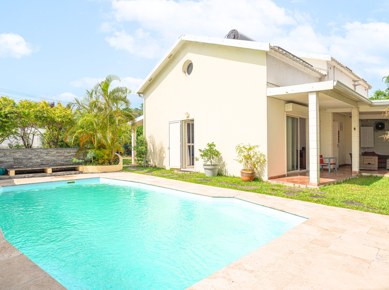 NOUVELLE OPPORTUNITE MAISON T6 AVEC PISCINE A LA POSSESSION - 1