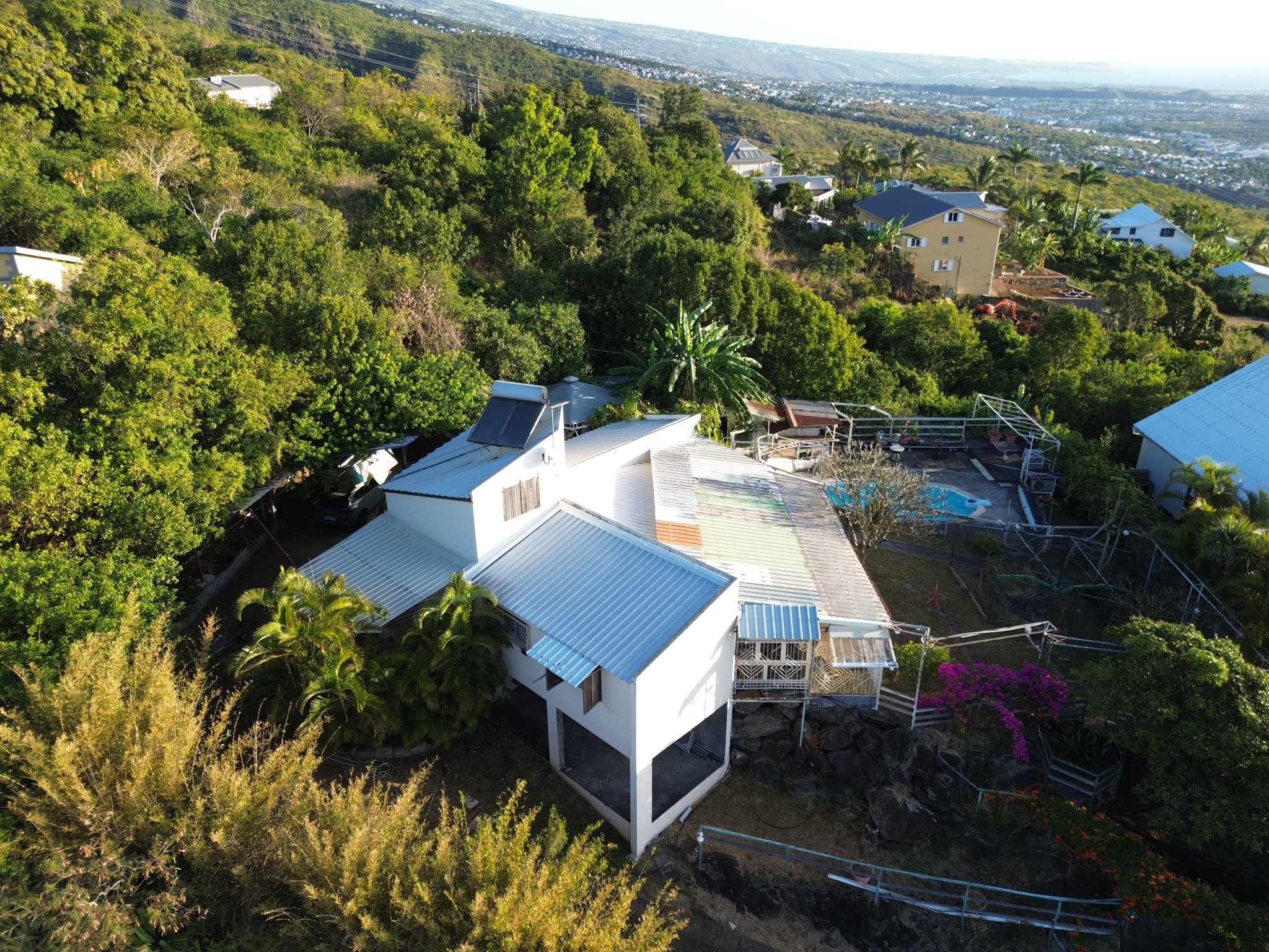 EXCLUSIVITE MAISON T4 AVEC PISCINE - LA POSSESSION SECTEUR RAVINE A MALHEUR - 1