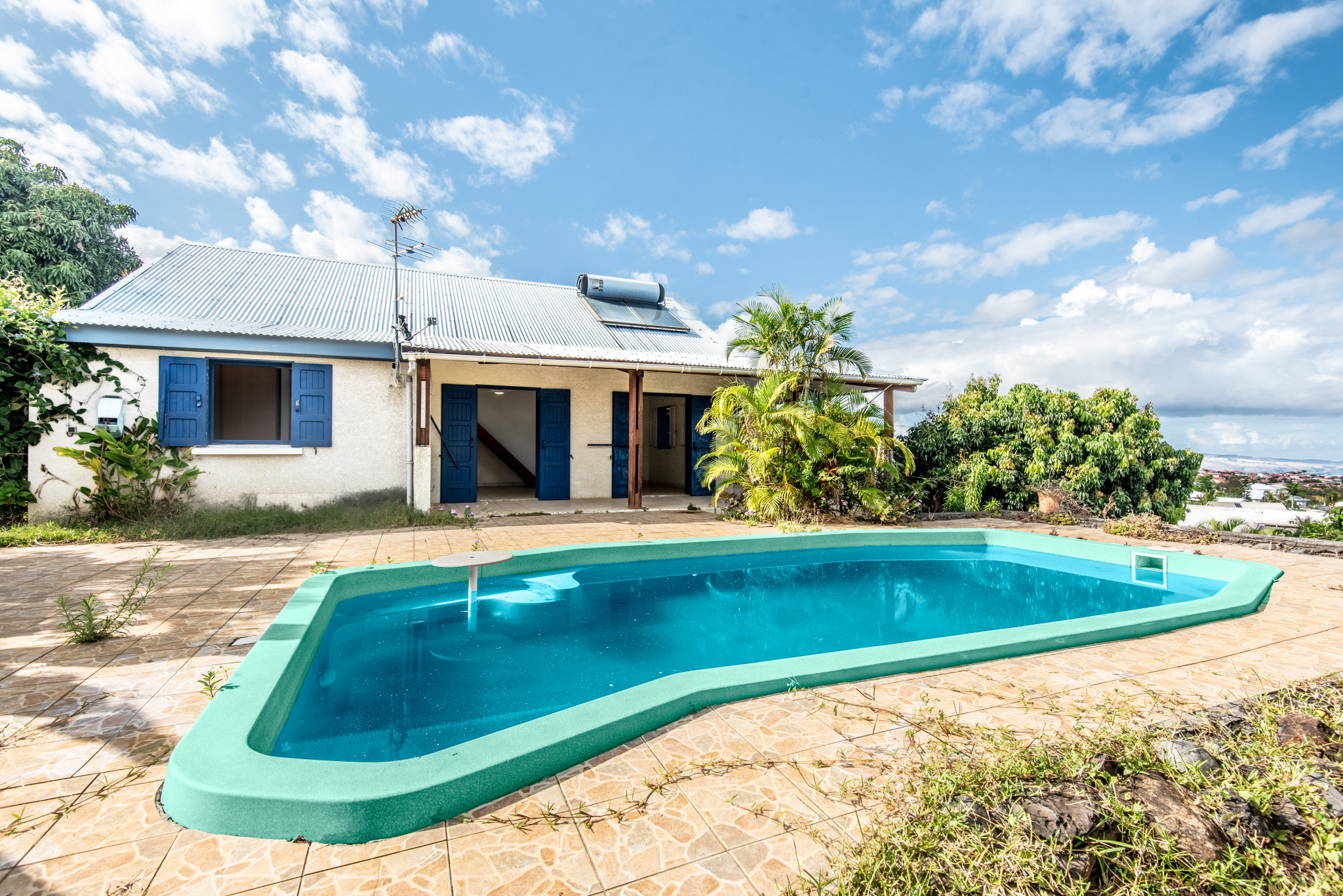 LA POSSESSION (SAINTE THERESE) - VILLA T6 144m2 AVEC PISCINE - 1