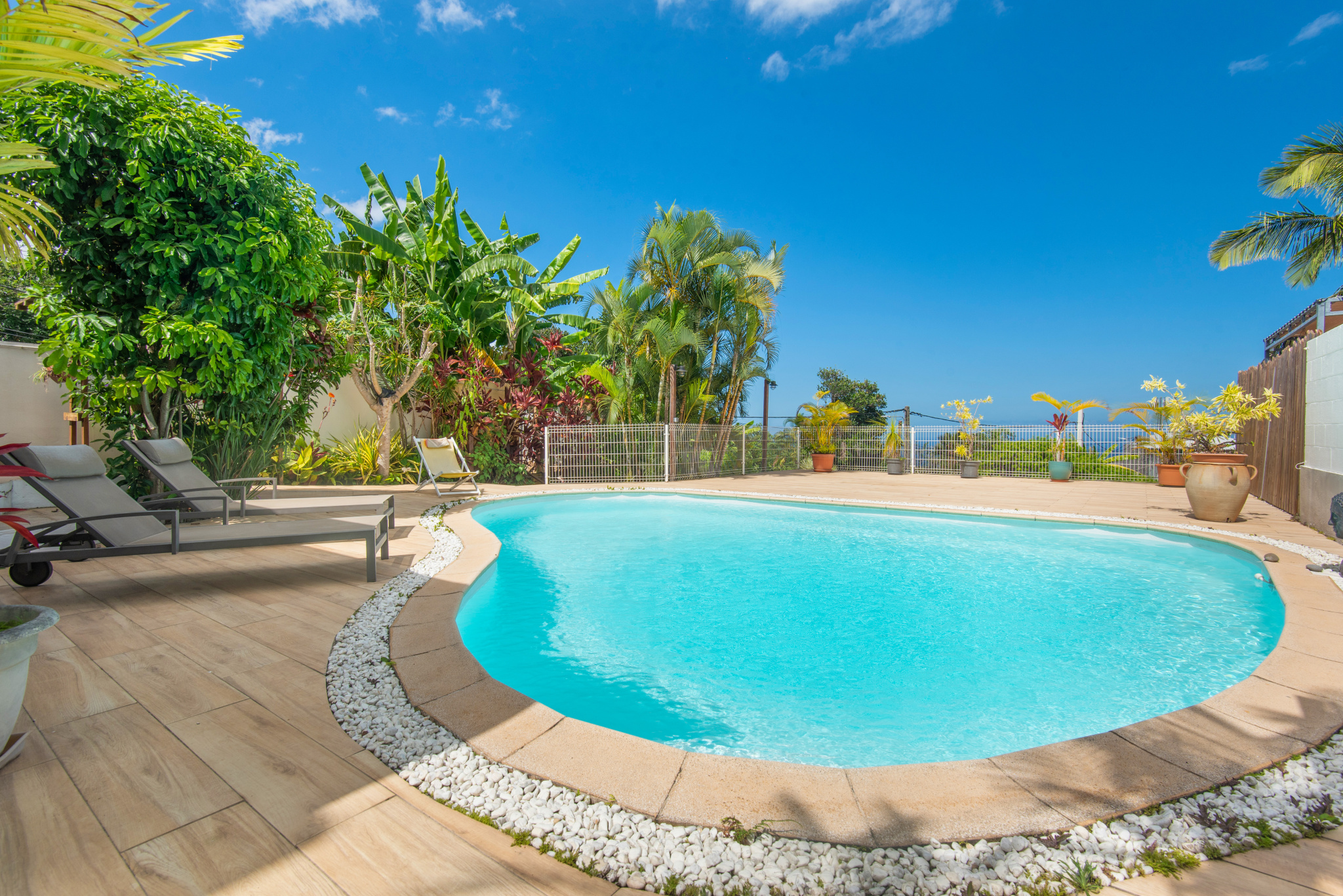 VILLA AVEC PISCINE & VUE MER - A LA POSSESSION (PICHETTE) - 1