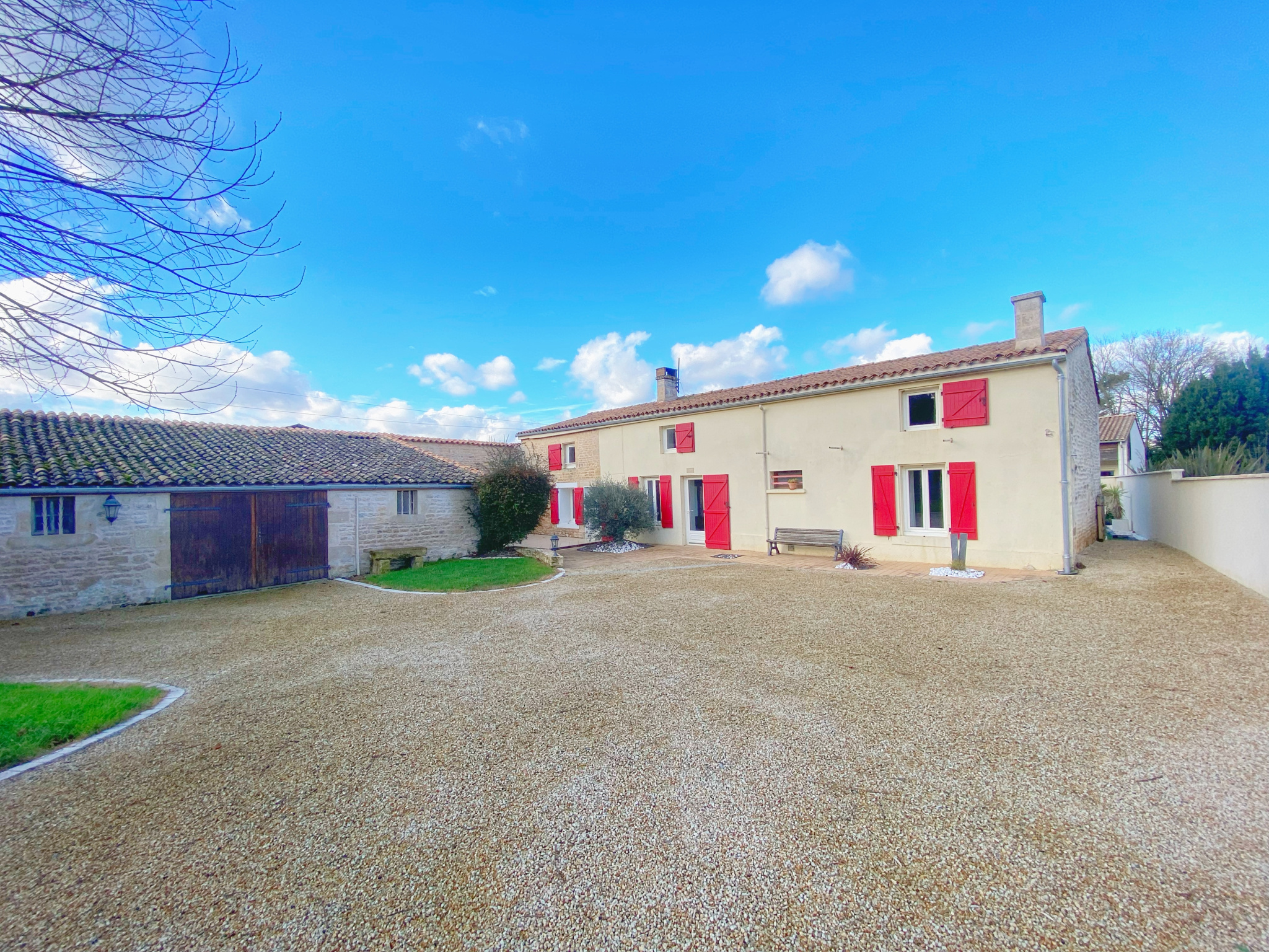 MAGNIFIQUE LONGÈRE RÉNOVÉE - 4 chambres - Garage et jardin (VOUILLÉ) - 1
