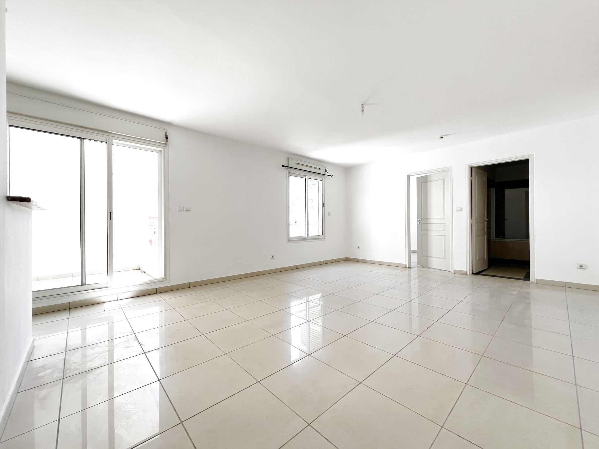 SAINT DENIS (TECHNOPOLE) - Appartement T2 54m2 + varangue - 1