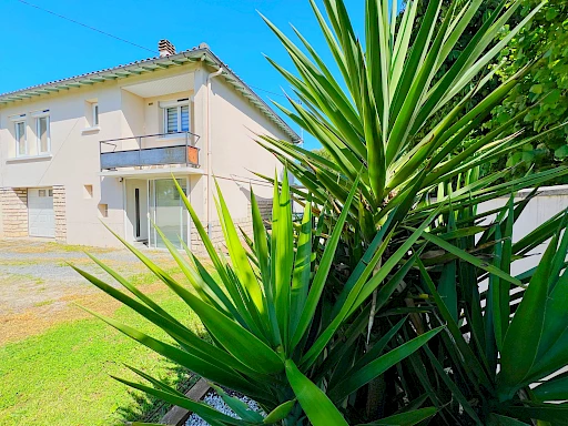 NIORT (Quartier Saint Florent) - MAISON T4 AVEC JARDIN ET GARAGE
