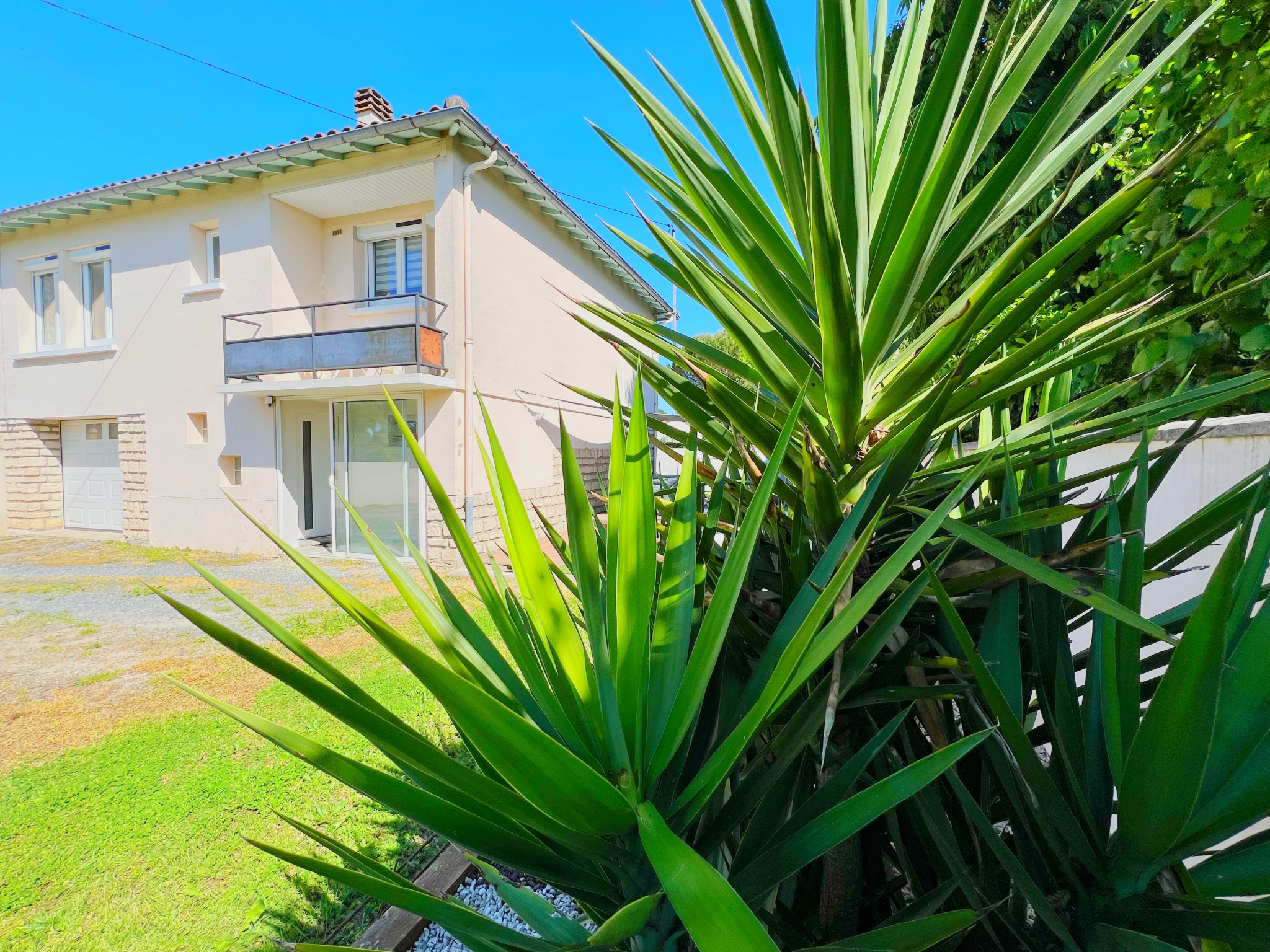 NIORT (Quartier Saint Florent) - MAISON T4 AVEC JARDIN ET GARAGE - 1