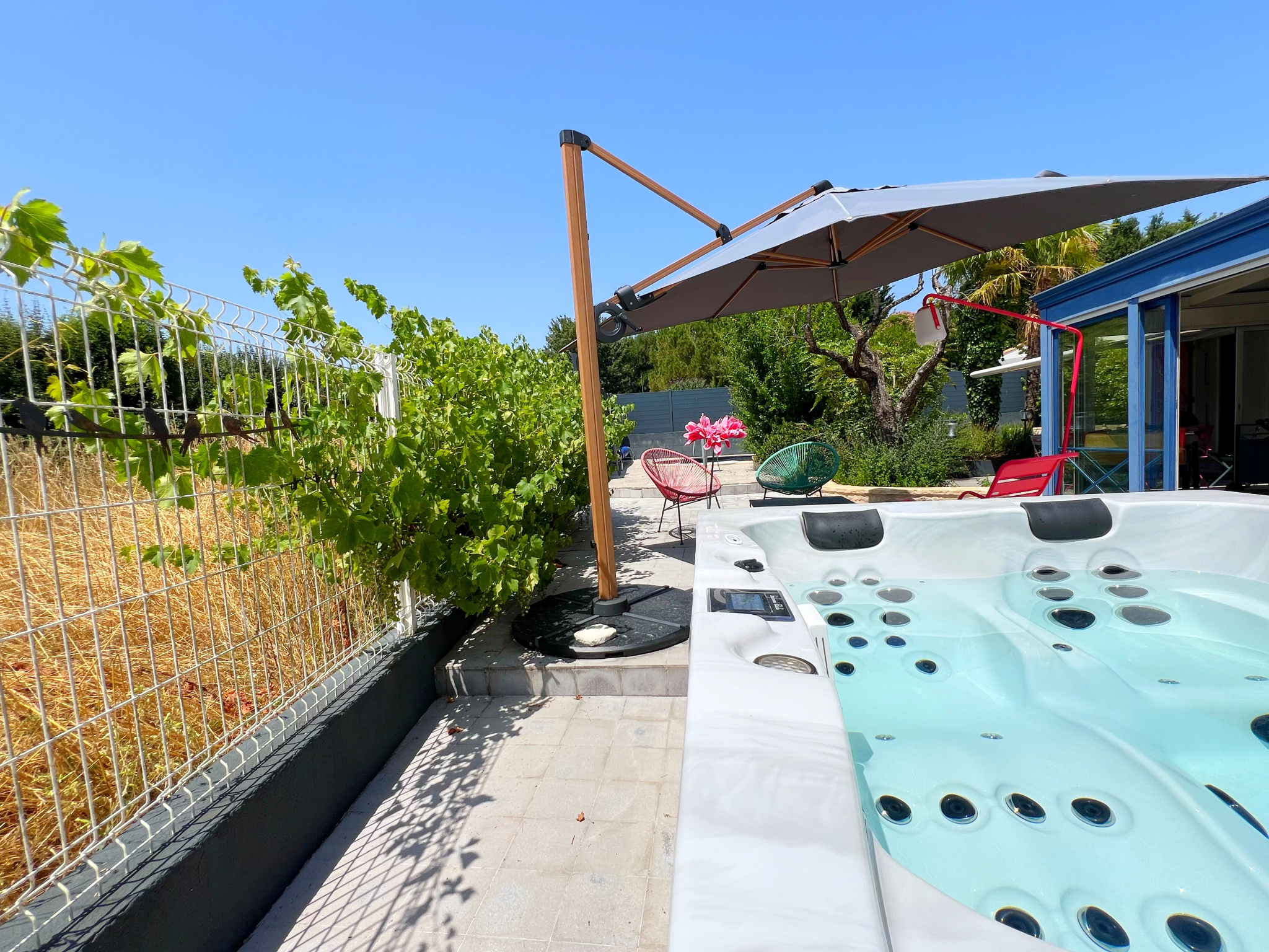 VOUILLÉ -  MAISON COUP DE COEUR 5 CHAMBRES AVEC PISCINE