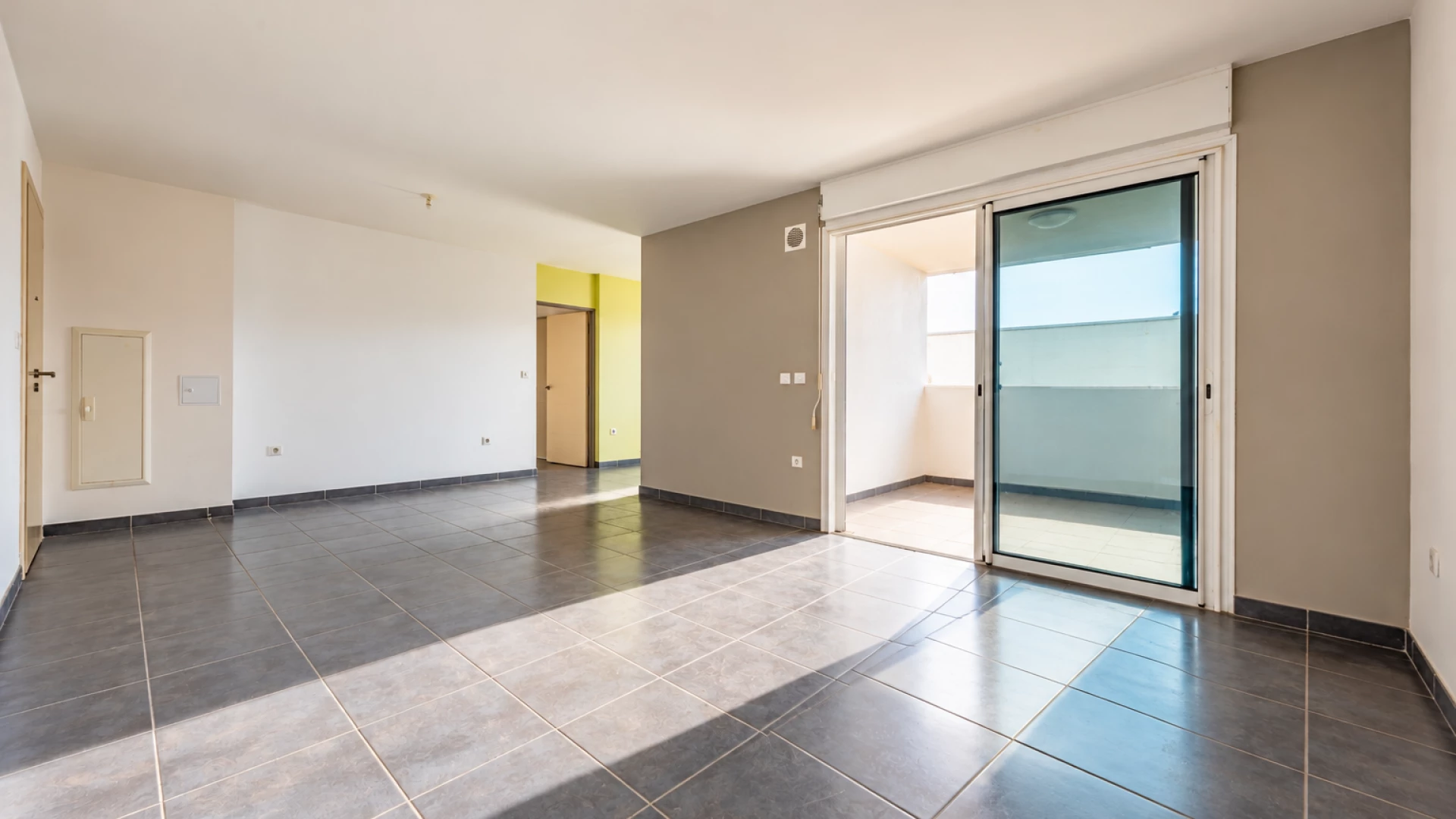 SAINT LEU (FRONT DE MER) -  APPARTEMENT T3 AVEC 2 PLACES DE PARKING