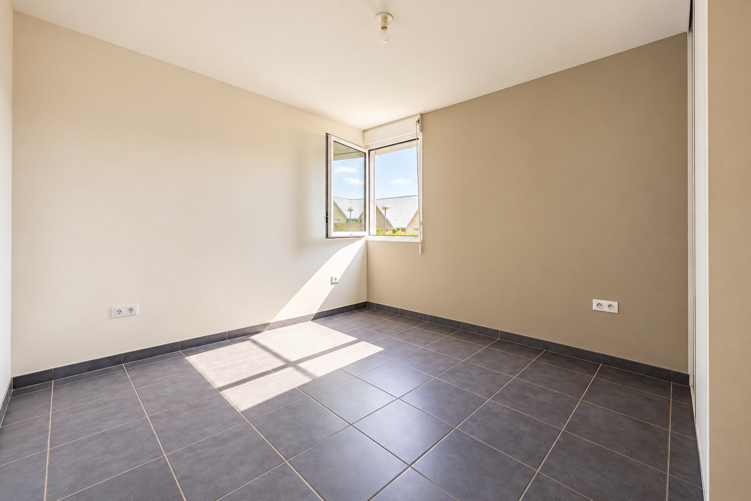 SAINT LEU (FRONT DE MER) -  APPARTEMENT T3 AVEC 2 PLACES DE PARKING