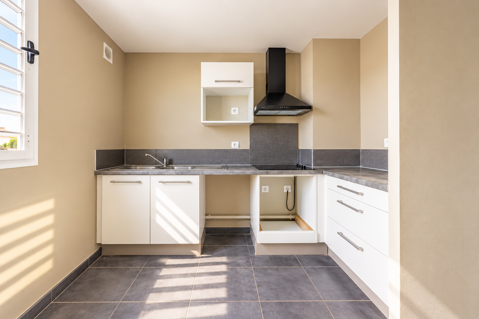SAINT LEU (FRONT DE MER) -  APPARTEMENT T3 AVEC 2 PLACES DE PARKING