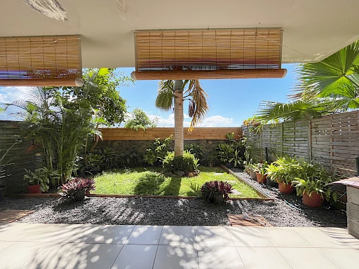 SAINTE MARIE (BEAU SÉJOUR) - APPARTEMENT T3 AVEC JARDIN VUE MER ET MONTAGNE
