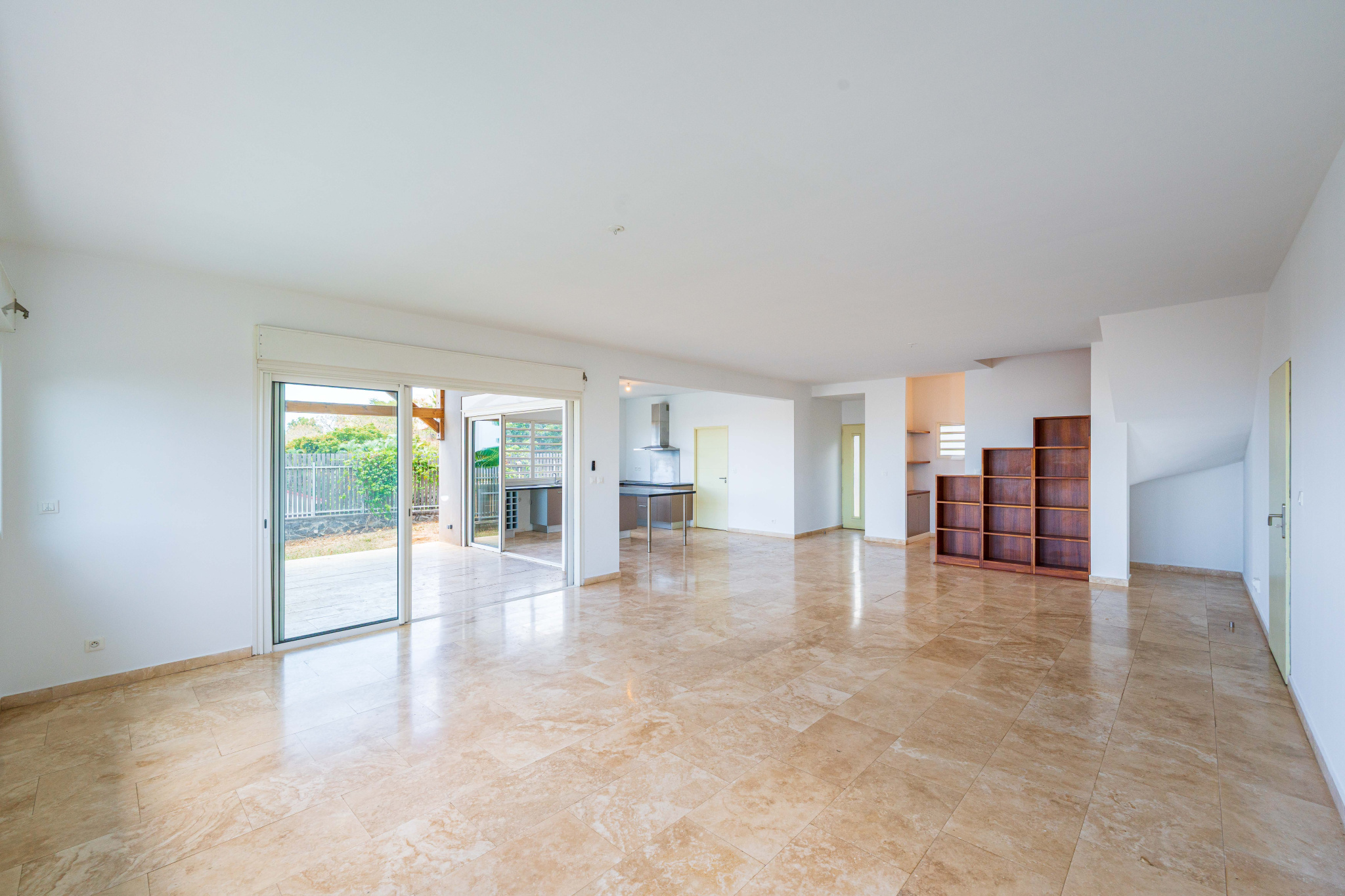 RARE SUR SECTEUR VILLA 147 m2  AVEC PISCINE A LA POSSESSION