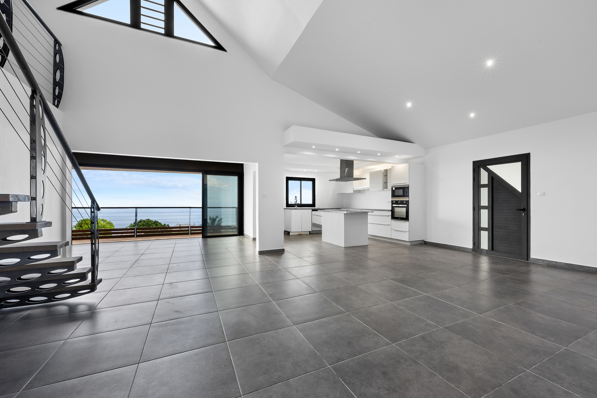 LA POSSESSION (RAVINE A MALHEUR) - EXCLUSIVITE VILLA  241 m2 AVEC PISCINE ET VUE MER - 1