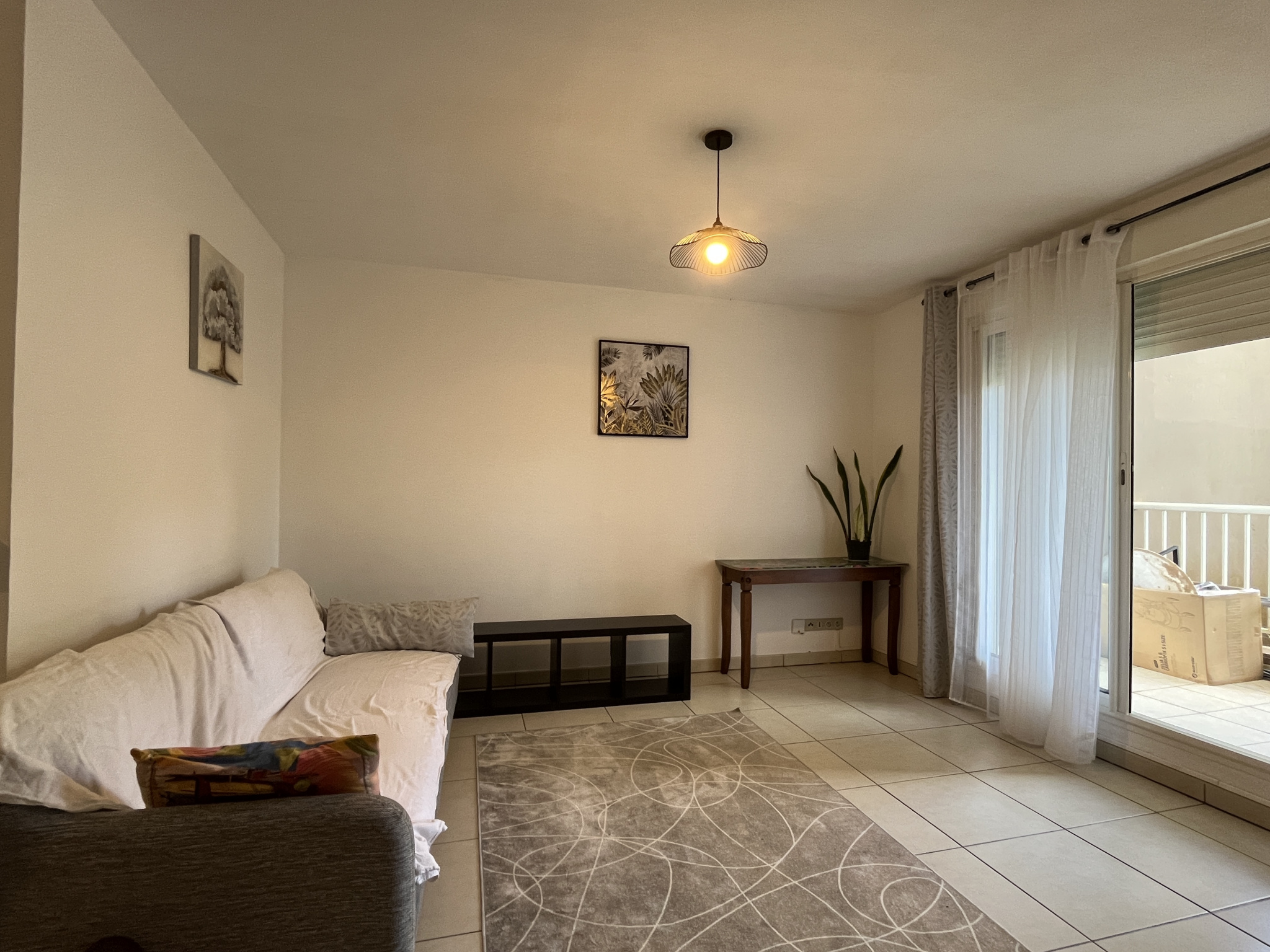 SAINT DENIS (MOUFIA) - T2 LIBRE RUE DE LA PICARDIE - 1