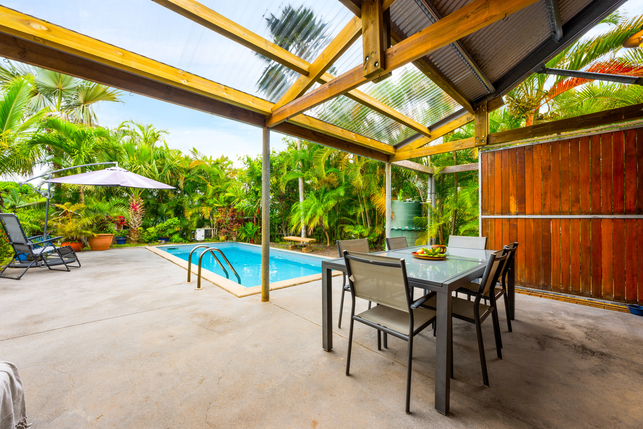 STE MARIE (BEAUSEJOUR/BOIS ROUGE) - MAISON D'ARCHITECTE T4/5 PLAIN-PIED AVEC PISCINE