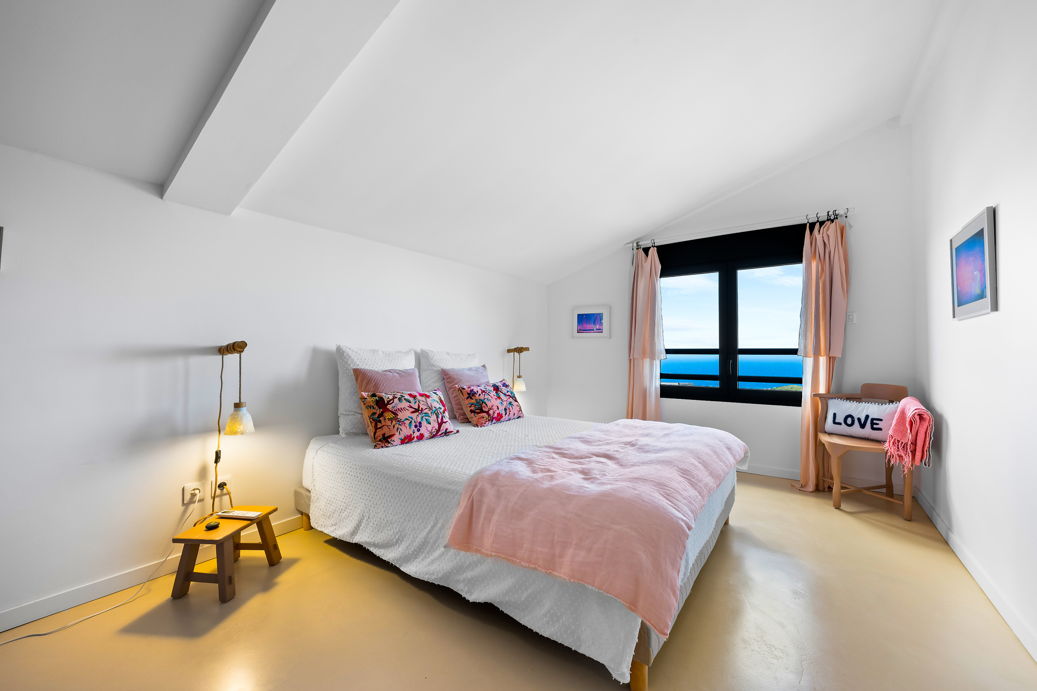 ST GILLES LES HAUTS (LOTISSEMENT DU GOLF) - VILLA 145 m2 AVEC PISCINE ET VUE MER