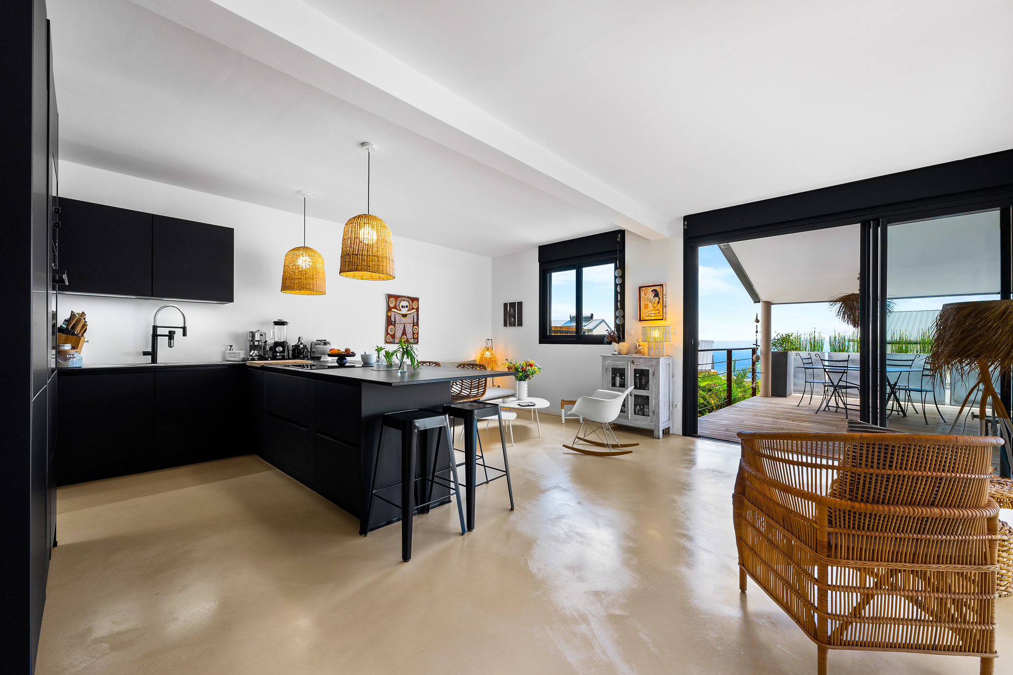 ST GILLES LES HAUTS (LOTISSEMENT DU GOLF) - VILLA 145 m2 AVEC PISCINE ET VUE MER