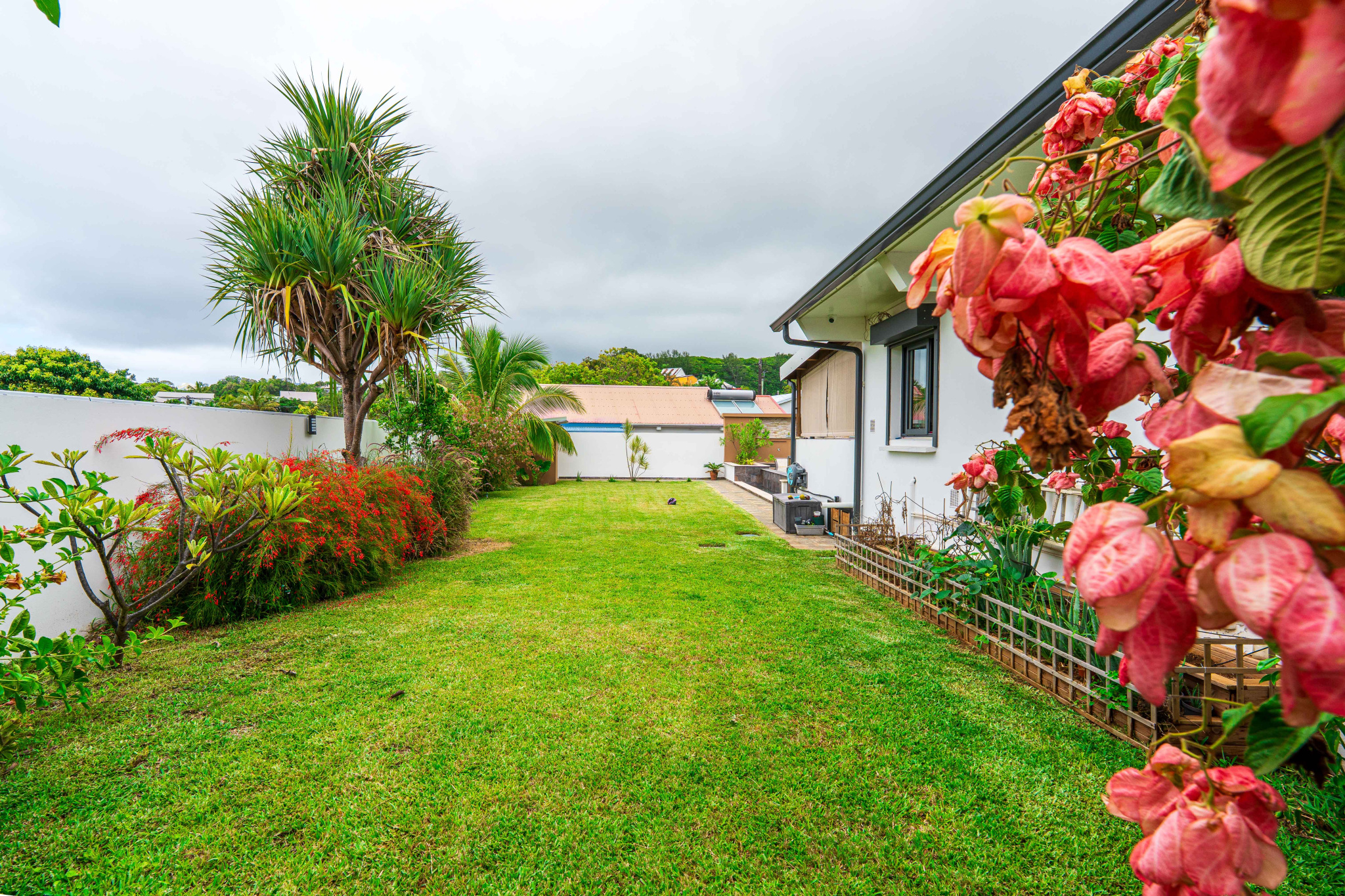 SAINT JOSEPH - MAGNIFIQUE VILLA 125 M2 Habitable et 160 M2 utile AVEC PISCINE TERRAIN 1 066 m2