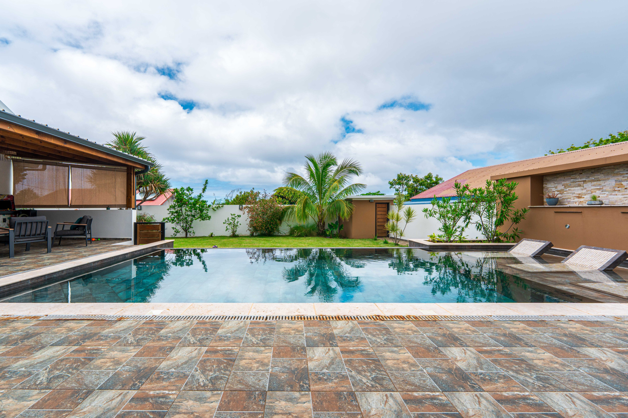 SAINT JOSEPH - MAGNIFIQUE VILLA 125 M2 Habitable et 160 M2 utile AVEC PISCINE TERRAIN 1 066 m2