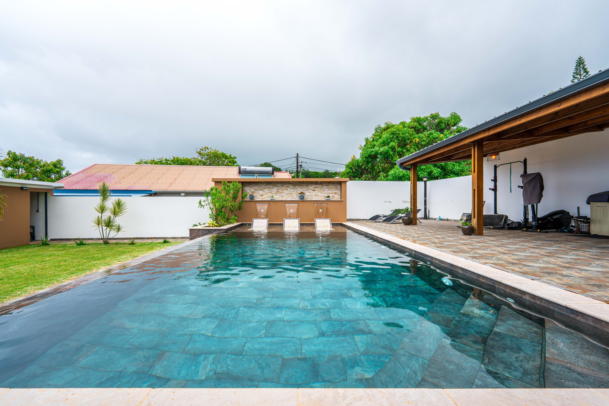 SAINT JOSEPH - MAGNIFIQUE VILLA 125 M2 Habitable et 160 M2 utile AVEC PISCINE TERRAIN 1 066 m2