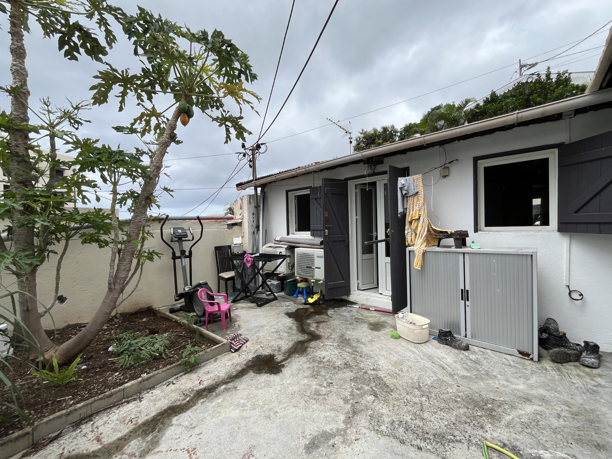 SAINT-DENIS - MAISON PROCHE CHU LOUEE - 1