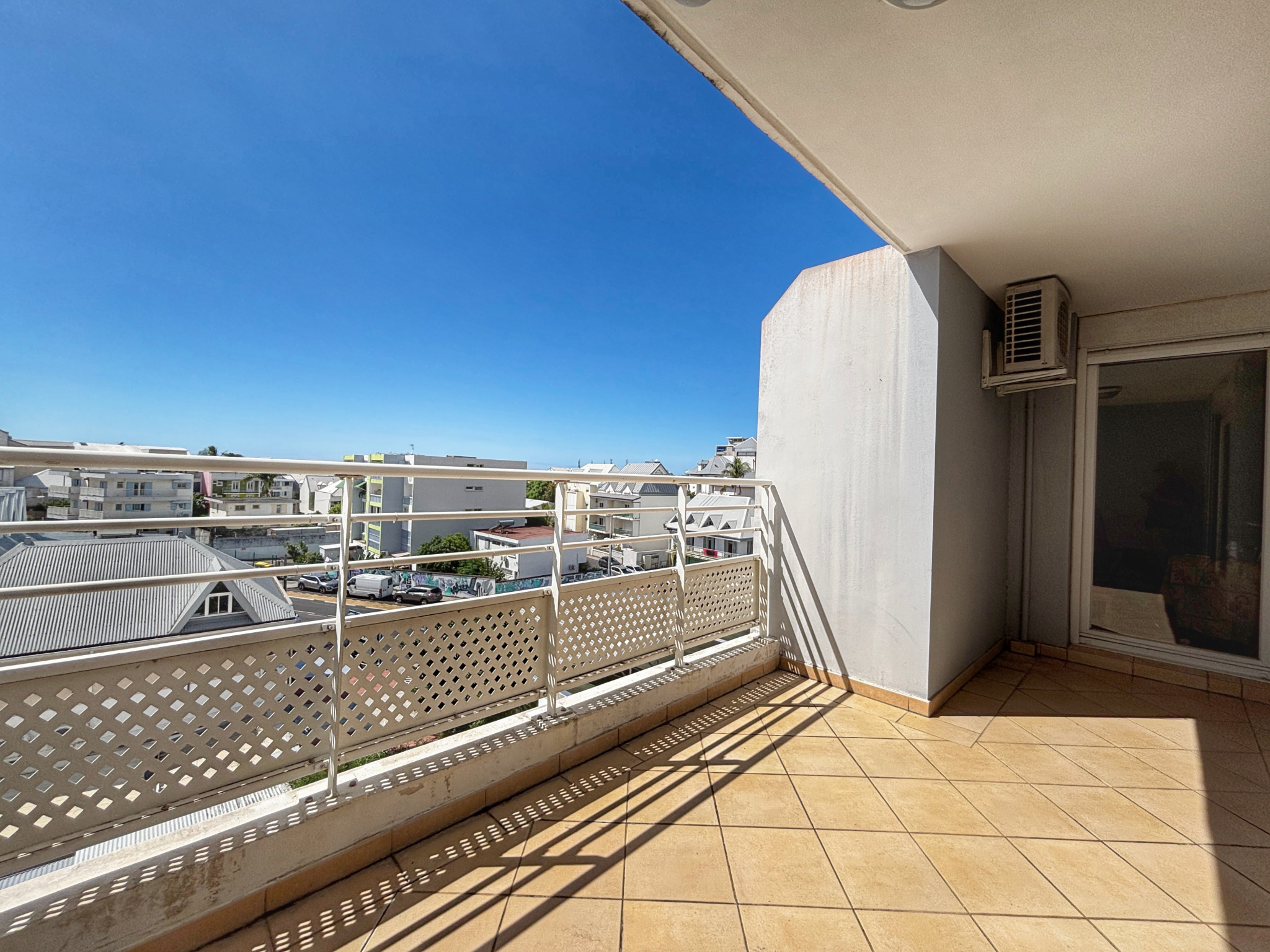 SAINT DENIS (PROCHE JARDIN DE L'ÉTAT) - APPARTEMENT T2 LOUÉ - 1