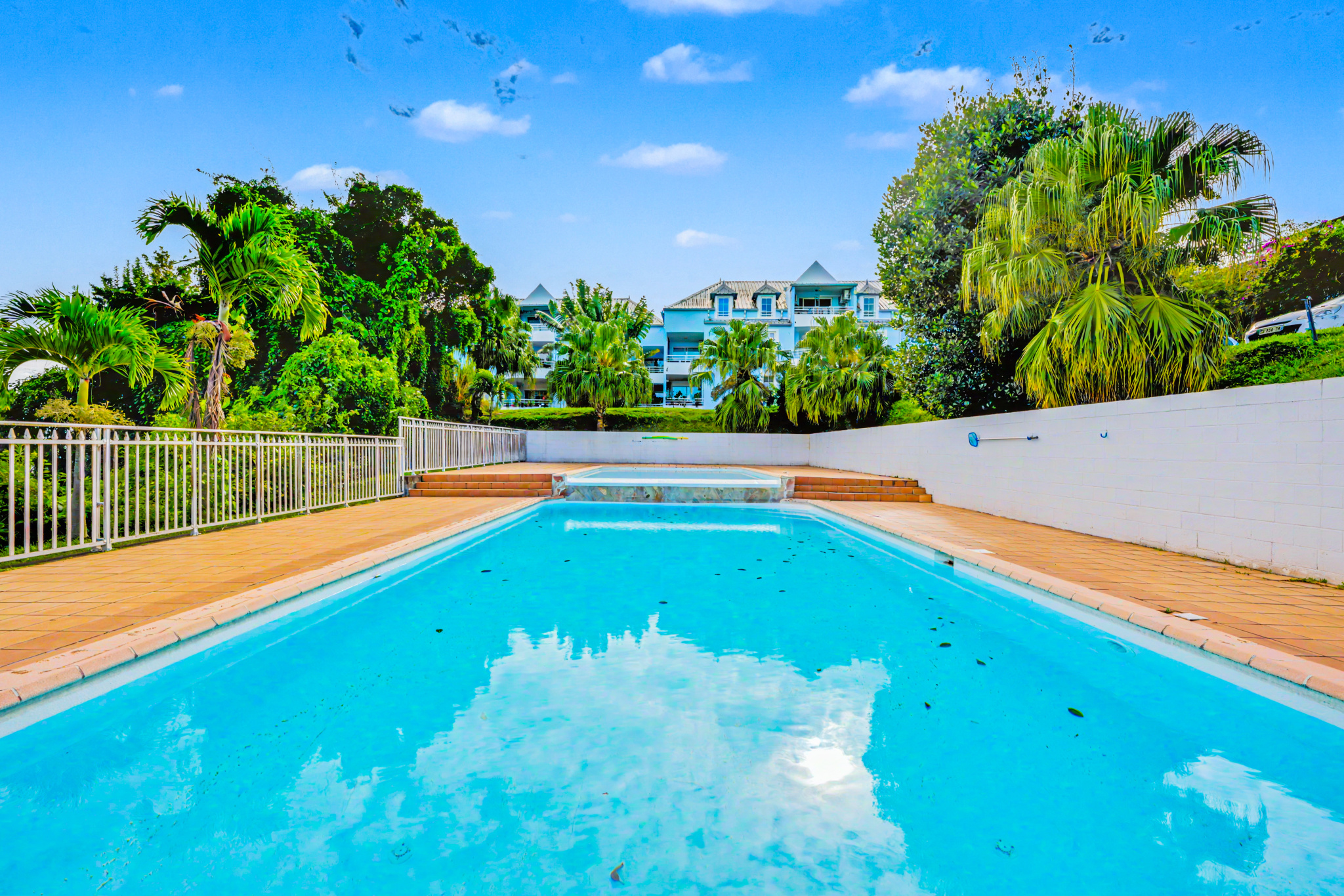 LA POSSESSION (LA REUNION) - APPARTEMENT T3 AVEC PISCINE QUARTIER RAVINE A MALHEUR - 1