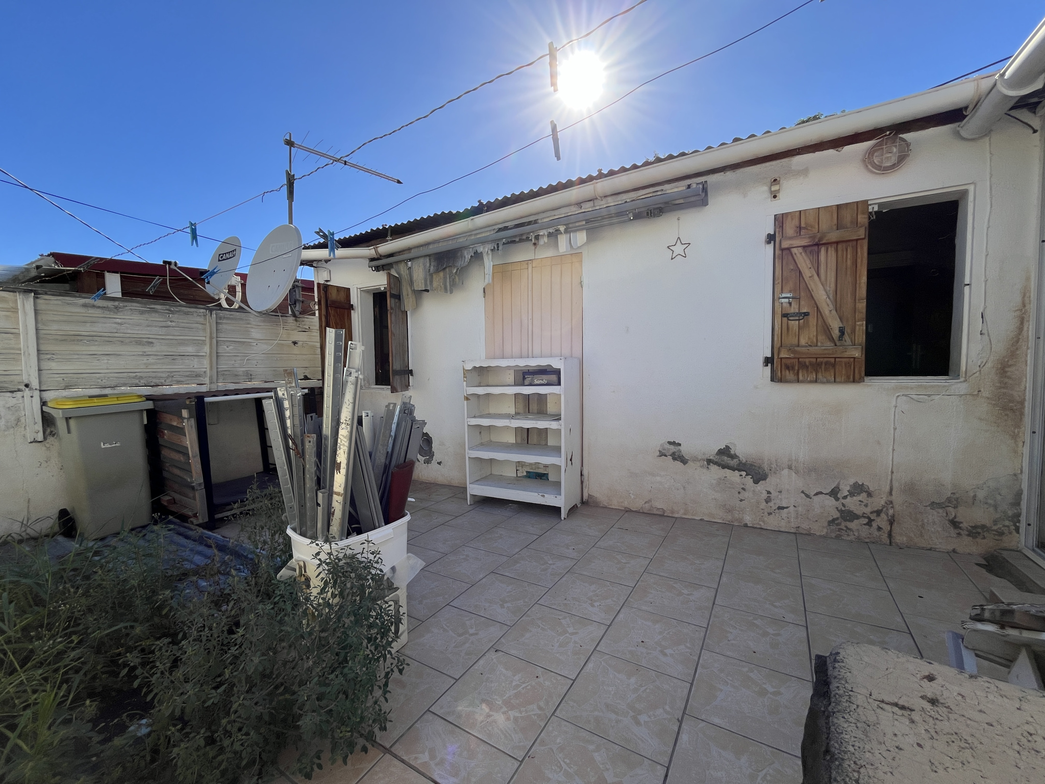 SAINT DENIS (BELLEPIERRE) - PETITE MAISON À 2 minutes du CHU   OPPORTUNITE à 130 000 € ! - 1