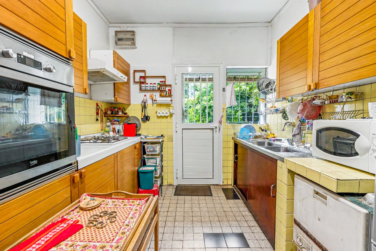SAINT DENIS (REUNION) - MAISON T6 BAS DE MONTGAILLARD - TERRAIN 3 400m2