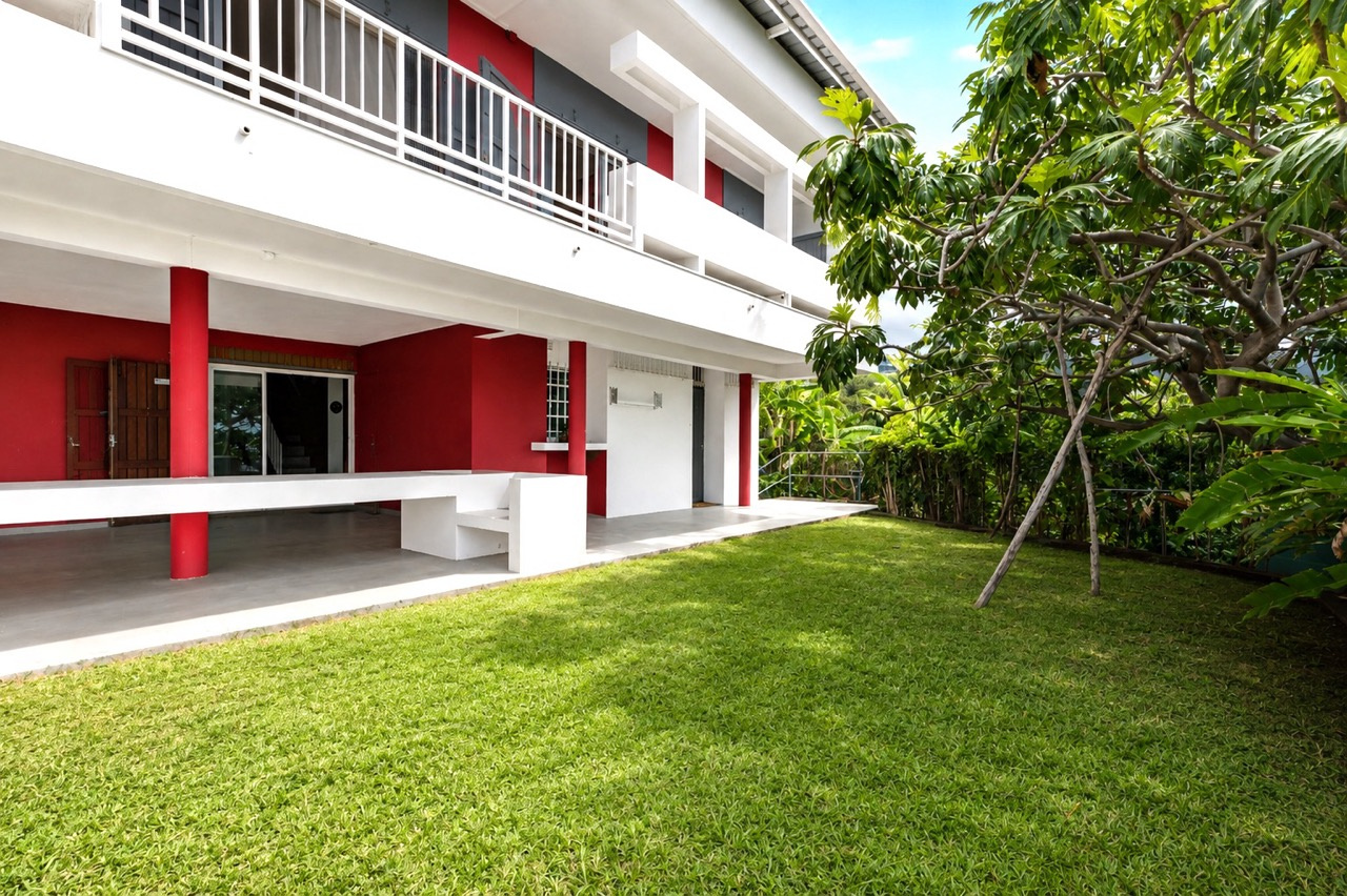 SAINT DENIS (REUNION) - MAISON T6 BAS DE MONTGAILLARD - TERRAIN 3 400m2