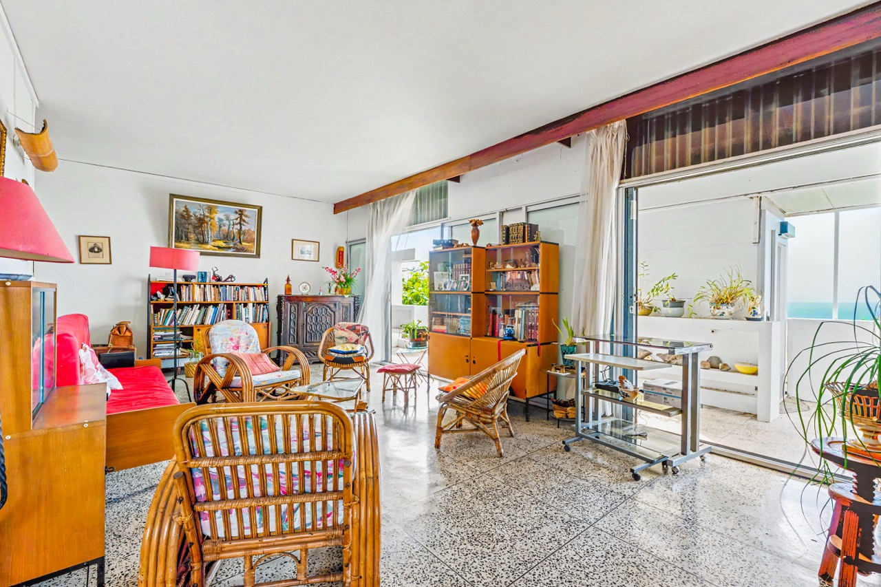 SAINT DENIS (REUNION) - MAISON T6 BAS DE MONTGAILLARD - TERRAIN 3 400m2