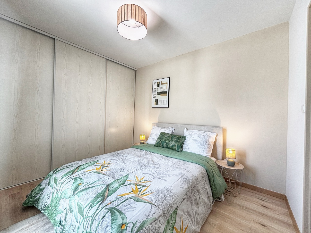 SAINT DENIS (STE CLOTILDE) (REUNION) - T2 LIBRE VENDU MEUBLÉ