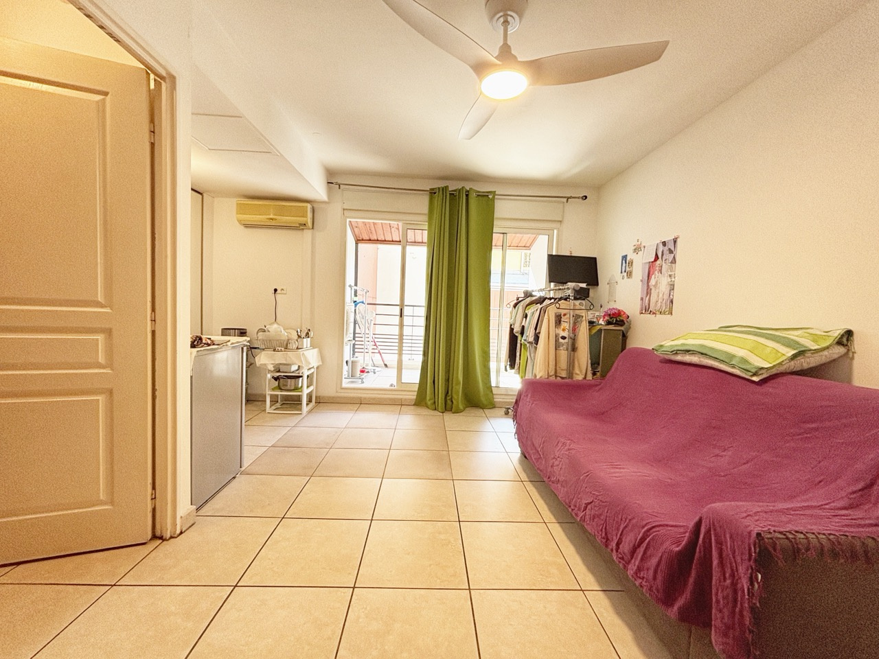 SAINT DENIS (REUNION) - STUDIO LOUÉ SPECIAL INVESTISSEURS - 1